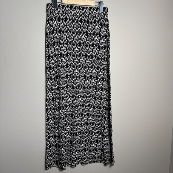 Dalia Women's Small Pull-On Aztec Maxi Skirt Elastic Waist Full Length B & W - Picture 3 of 11